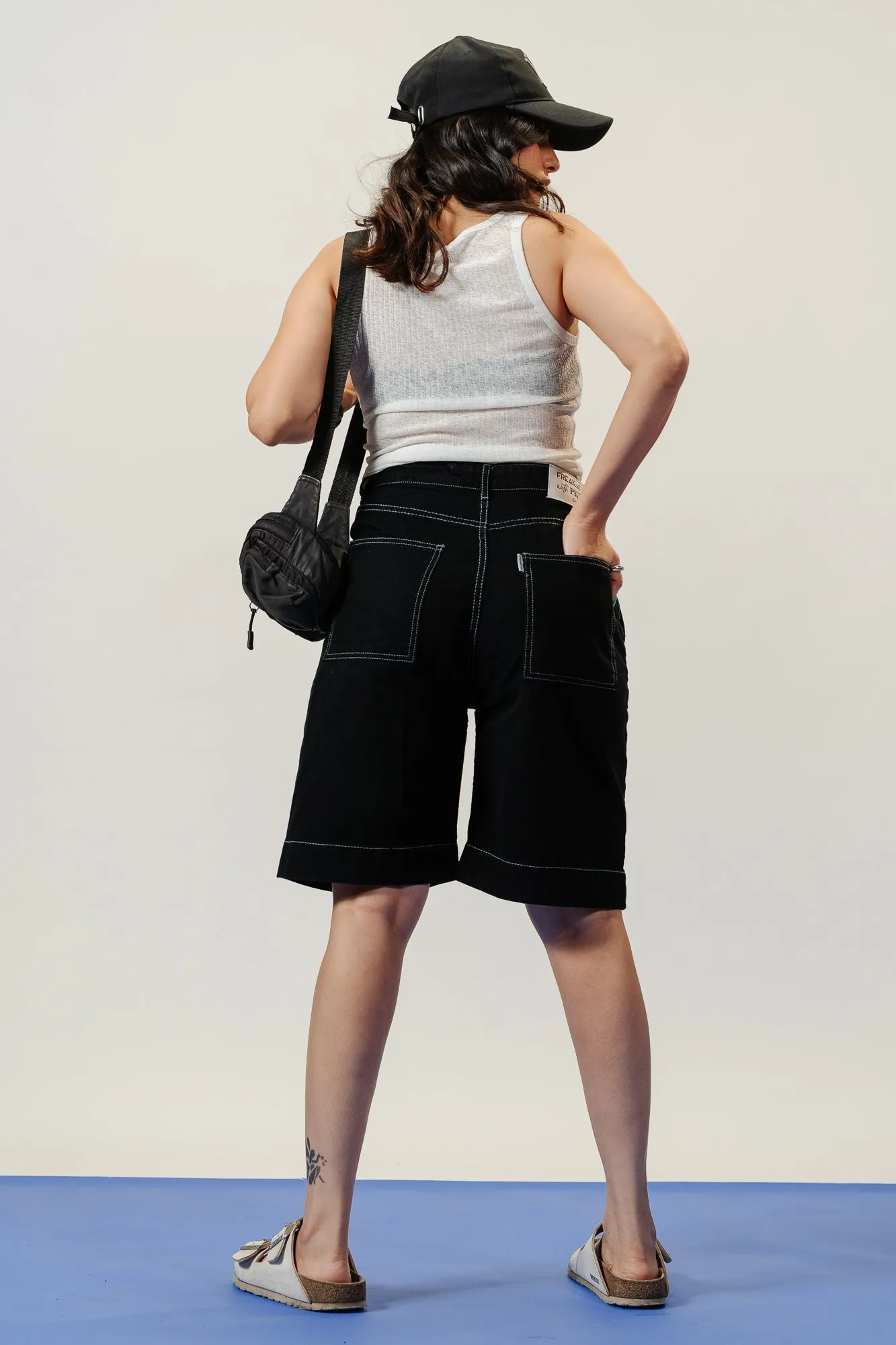 Contrast Stitch Curve Black Shorts