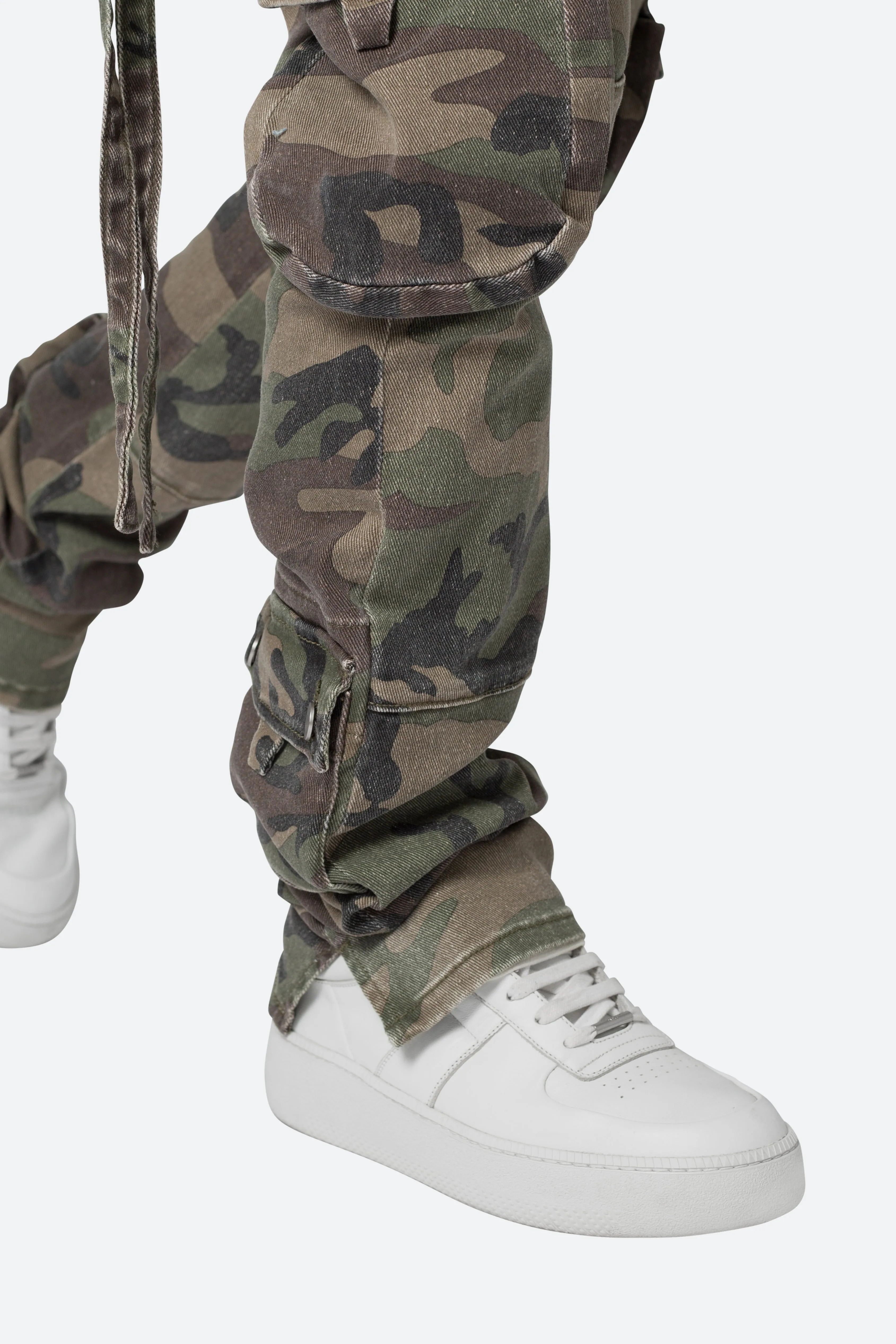 D152 Cargo Pants - Woodland Camo