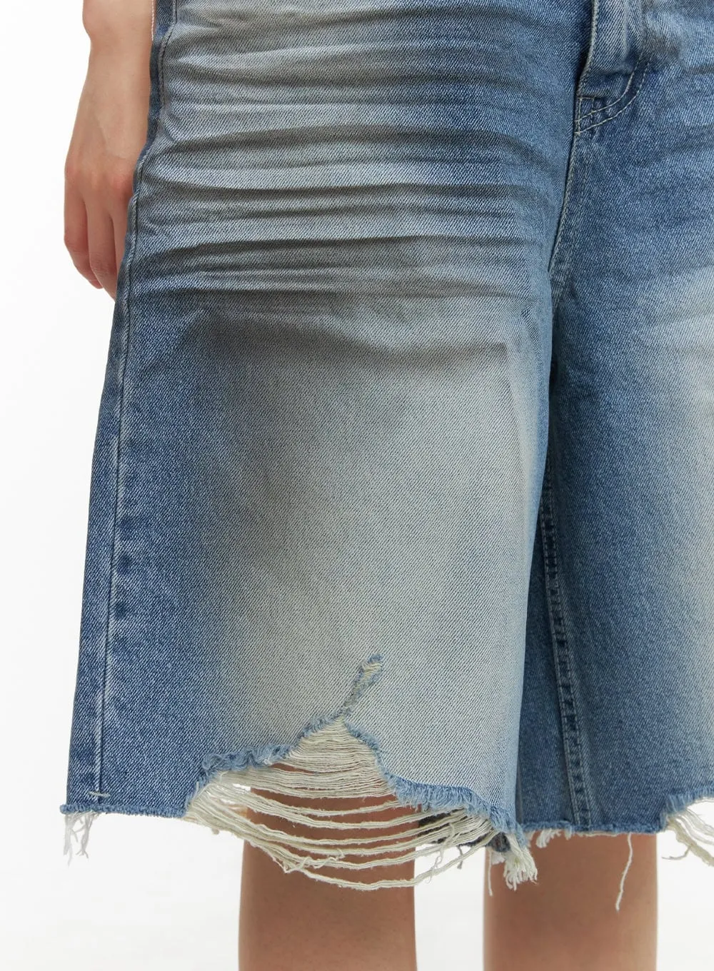 Destroyed Hem Bermuda Jorts CY414