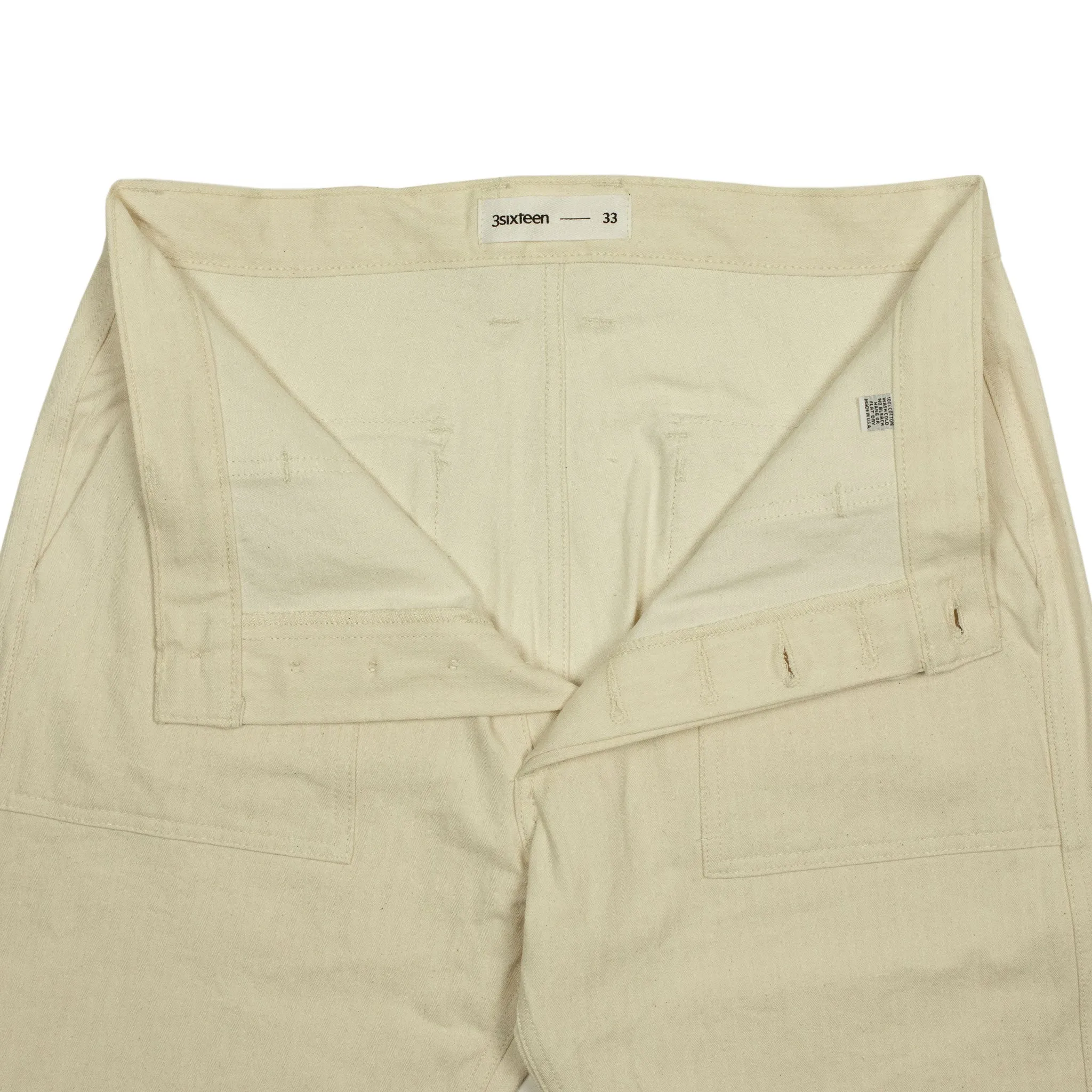 Fatigue pants in washed natural herringbone cotton