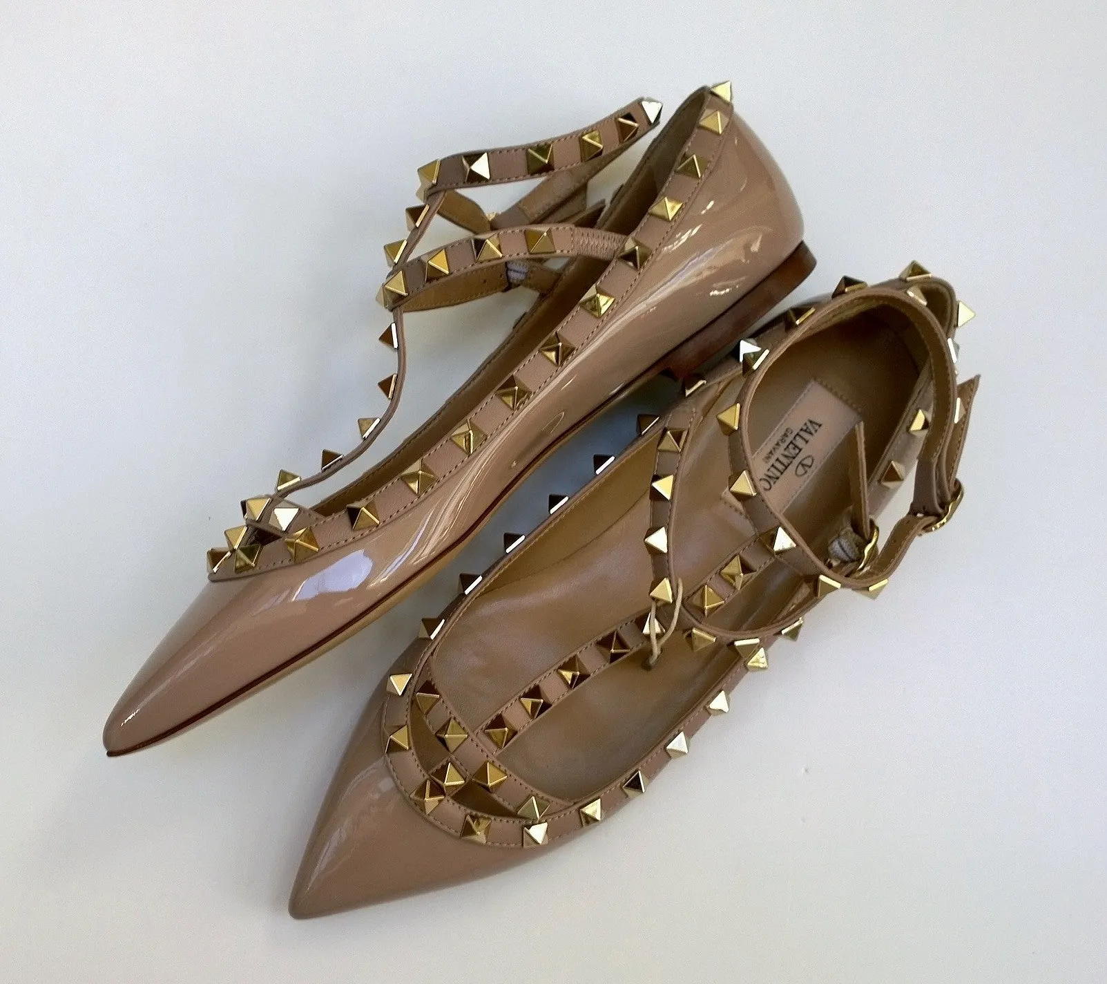 Valentino Garavani Rockstud Poudre Patent Flats Beige Ankle Strap Shoes